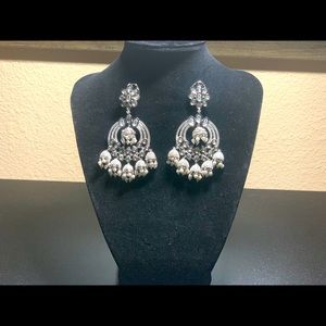 Chandelier earrings medium size.